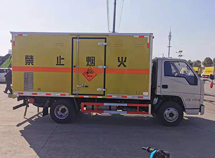 儋州爆破器材运输车技术升级与安全合规新趋势